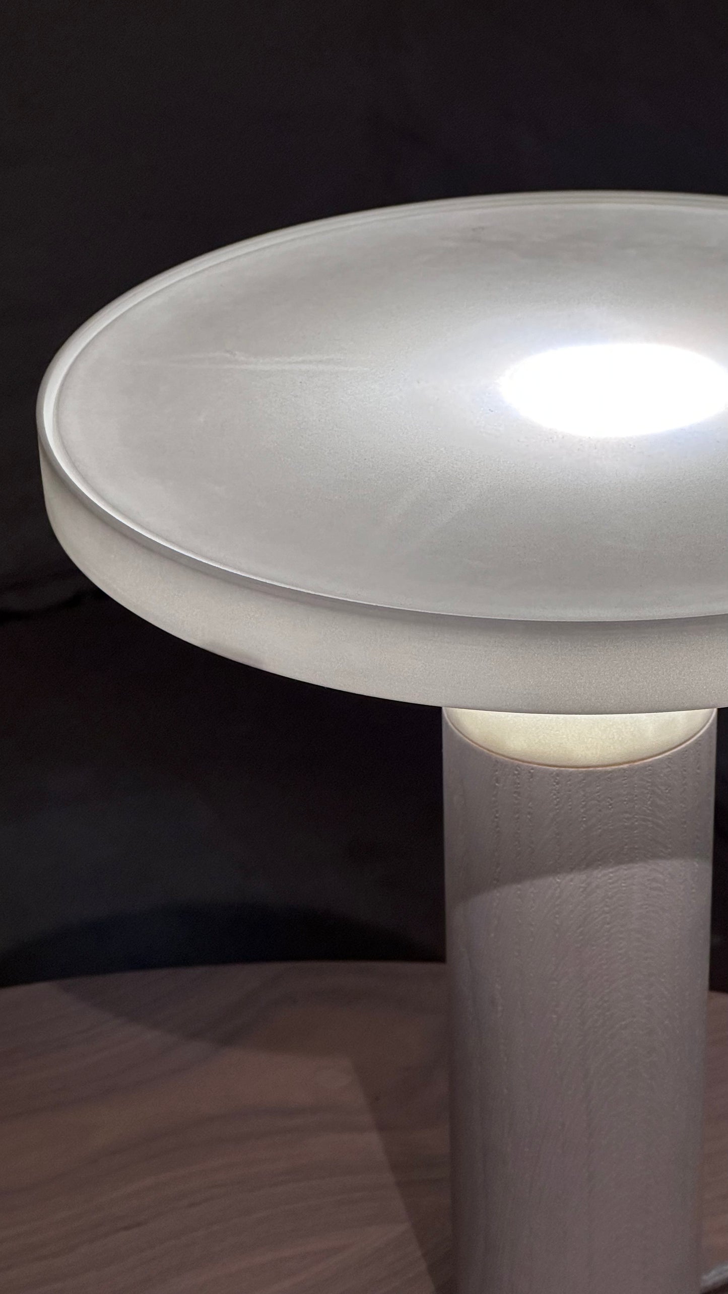 luce table lamp