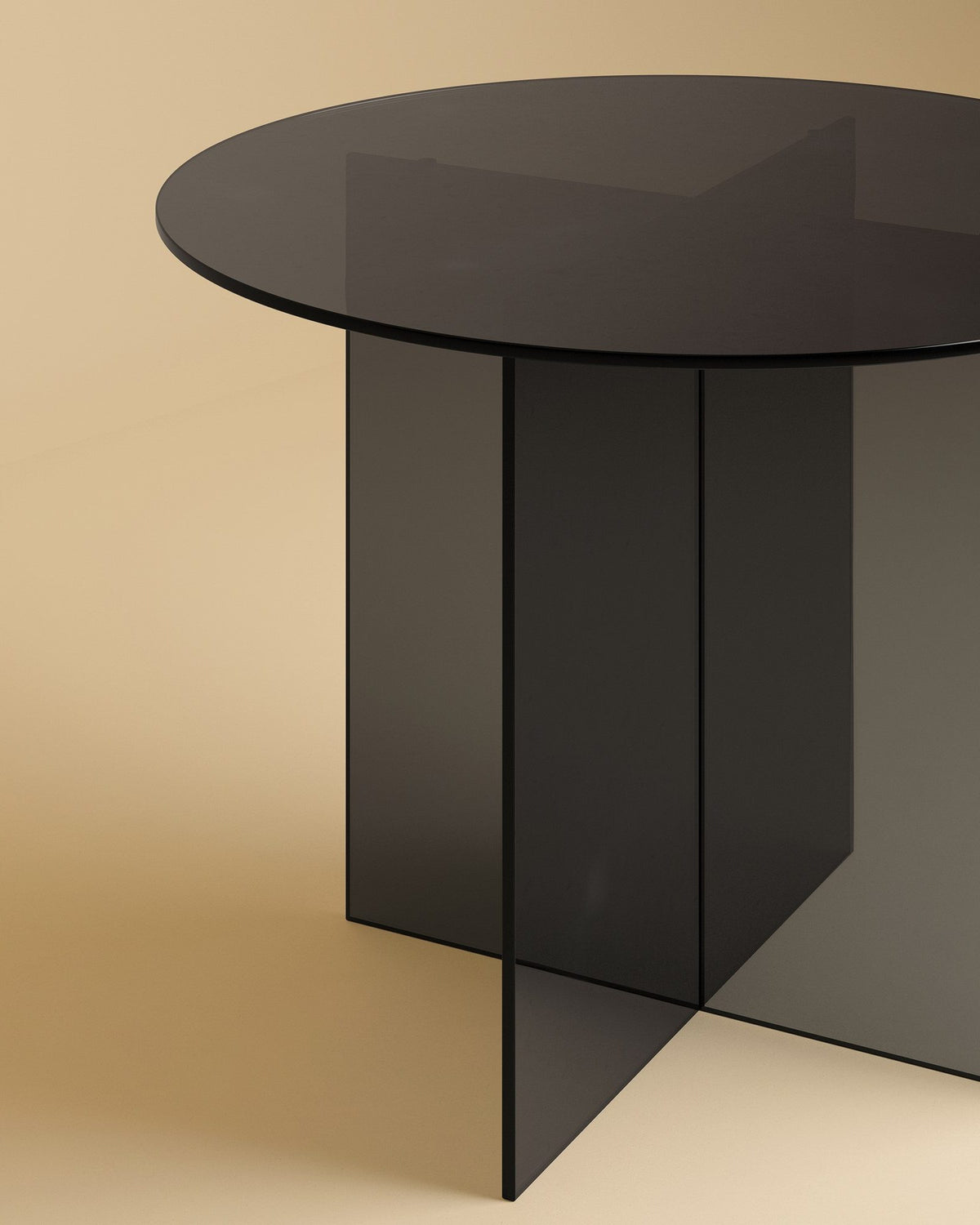 yuri dining table by lebanto, smoked glass, detail