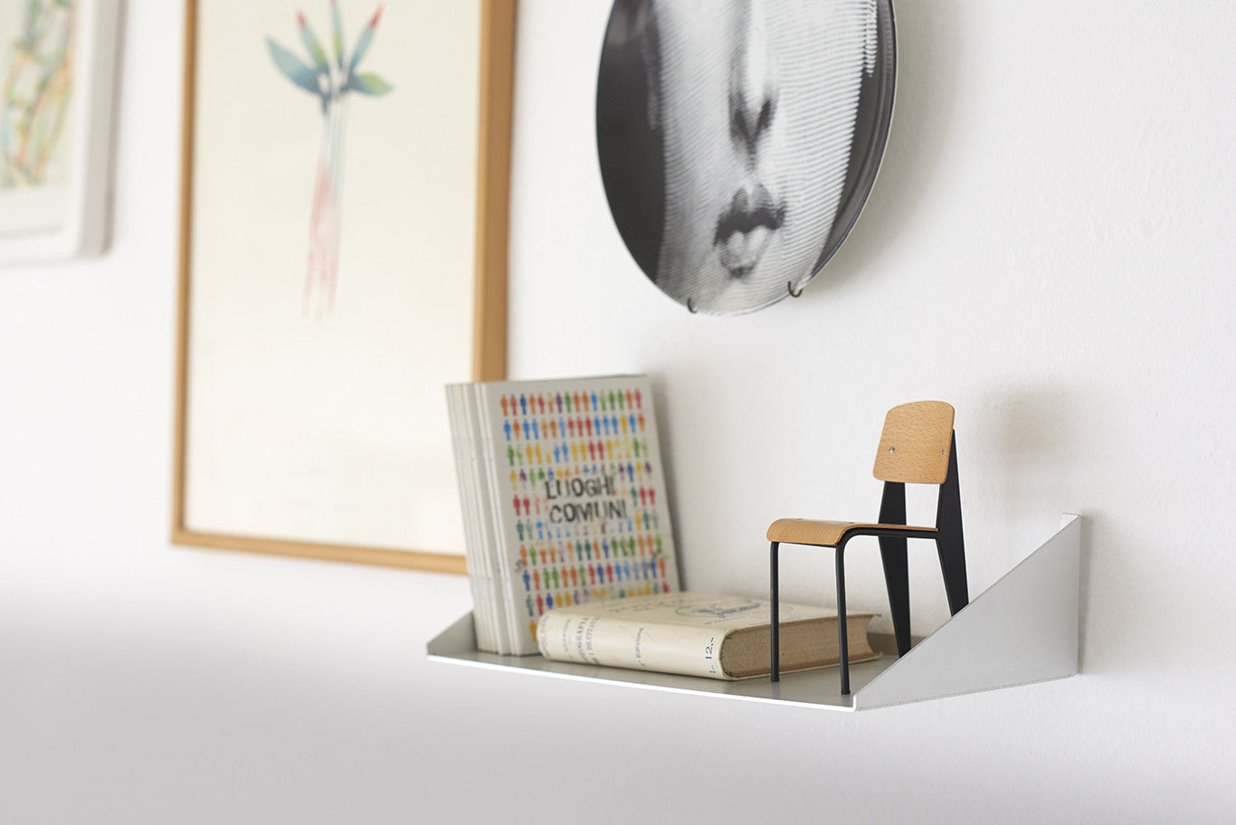 OMAGGIO A DONALD JUDD shelves