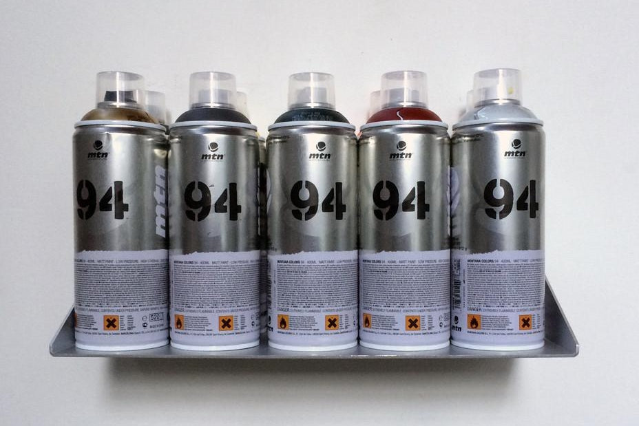 OMAGGIO A DONALD JUDD shelves