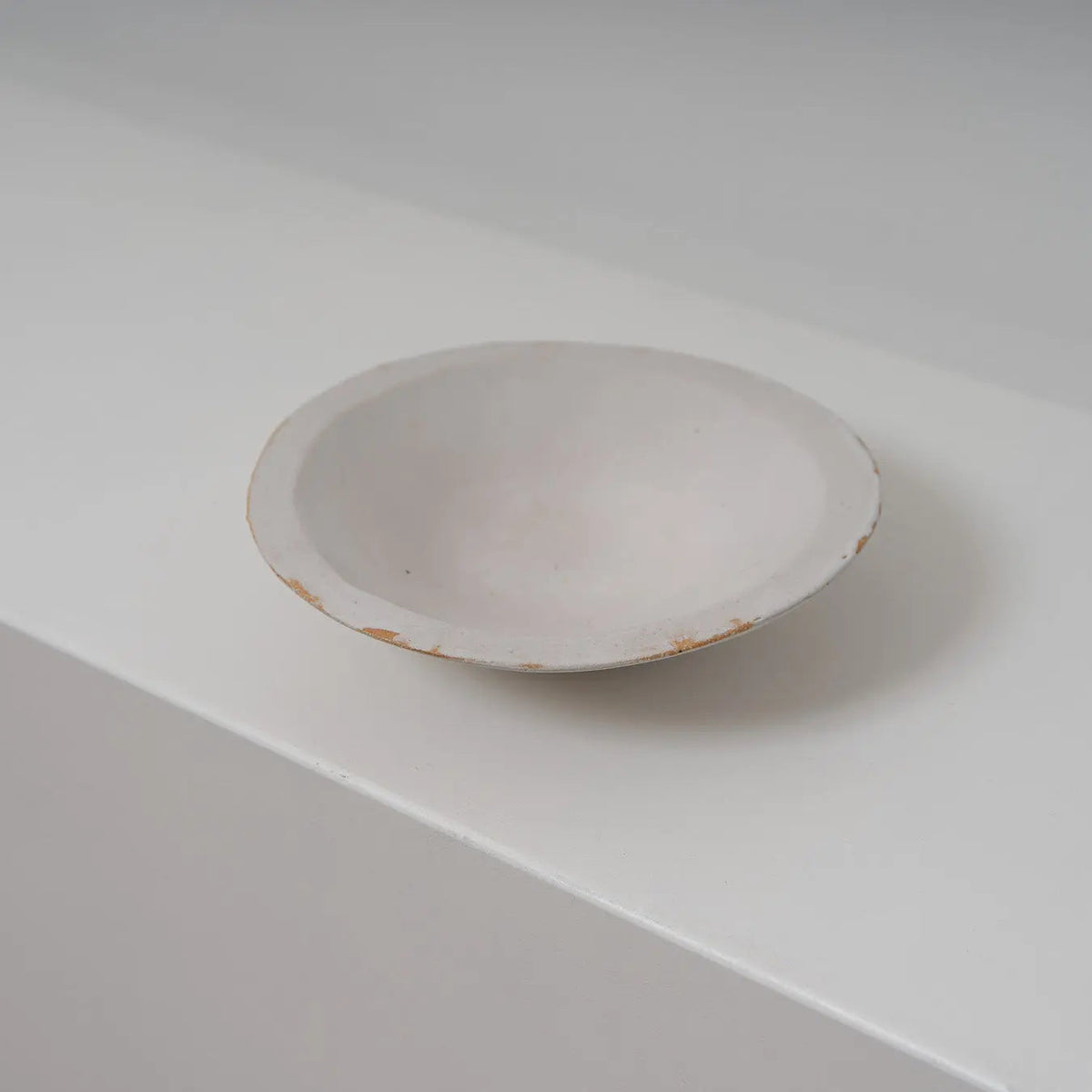 flache schale — white & beige