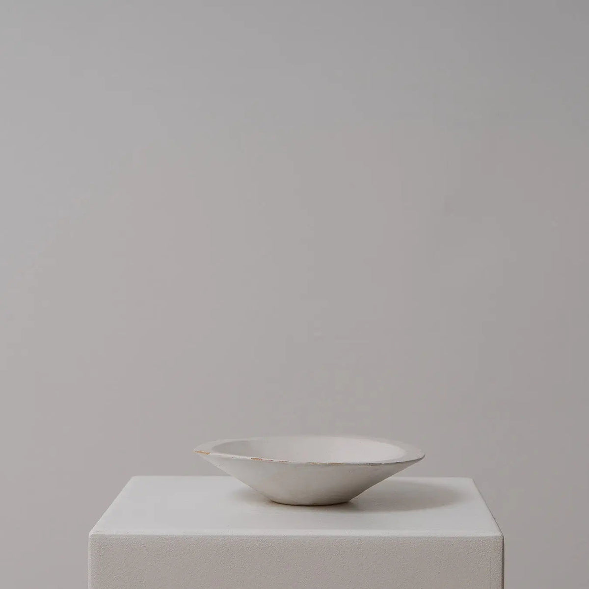 flache schale — white & beige