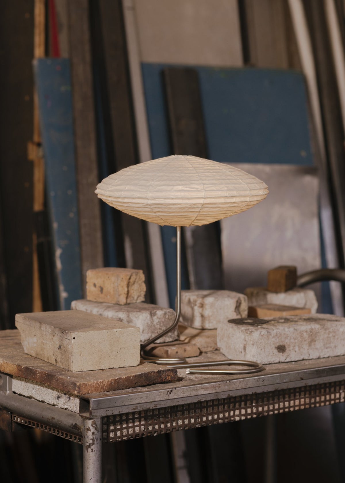 Cloud Table Lamp — Endless Flat Studio · collectible design at spazio · photo © Lea Sonderegger
