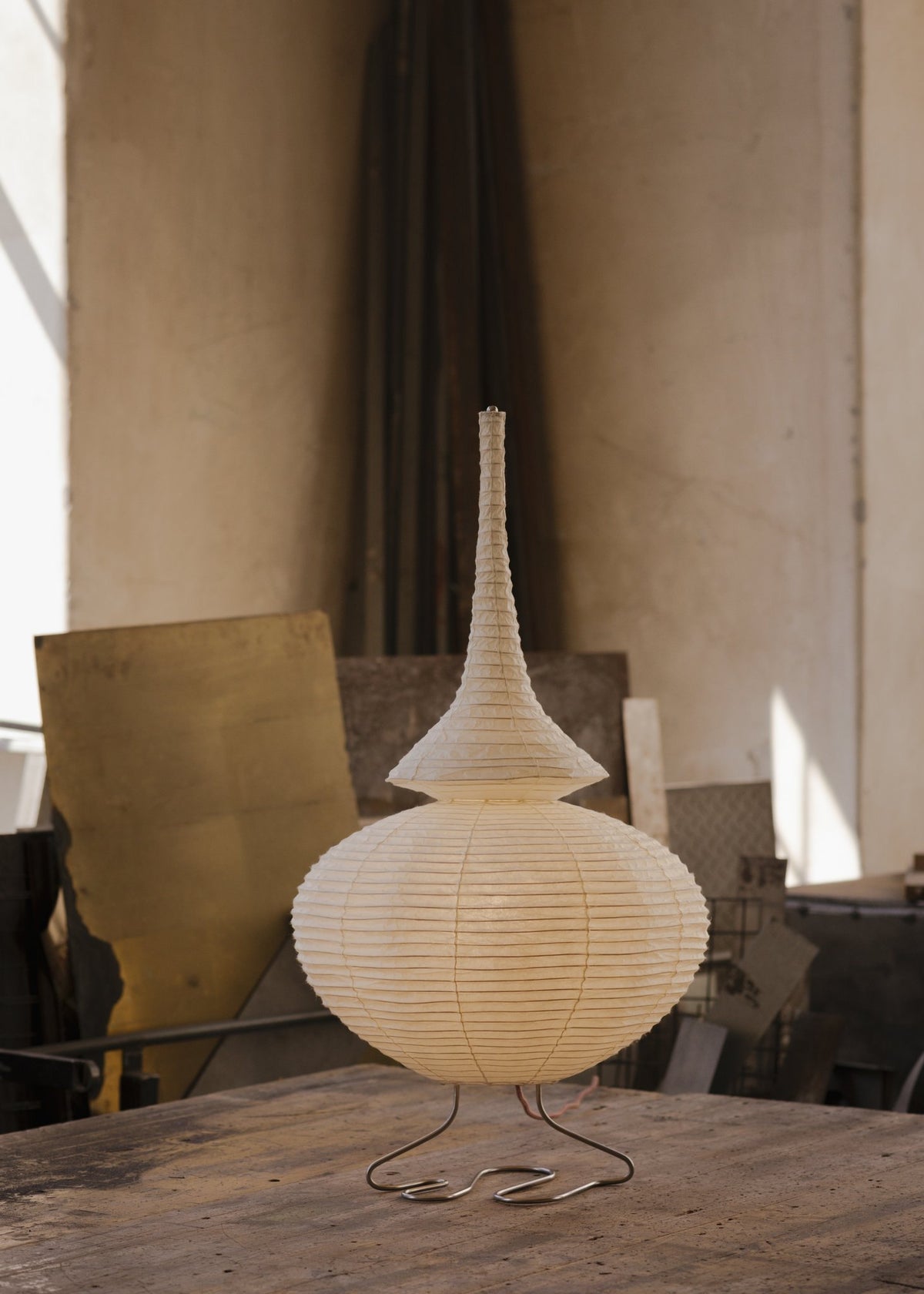 Lifted Fingers Floor Lamp — Endless Flat Studio · collectible design at spazio · photo © Lea Sonderegger