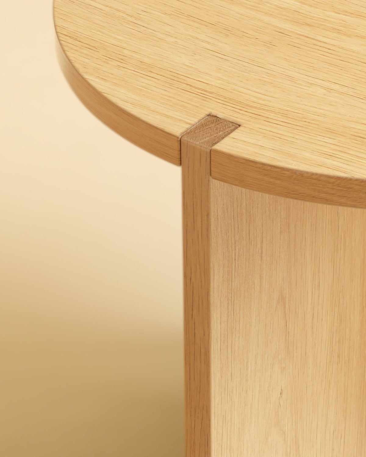 kume side table by lebanto, natural oak, detail