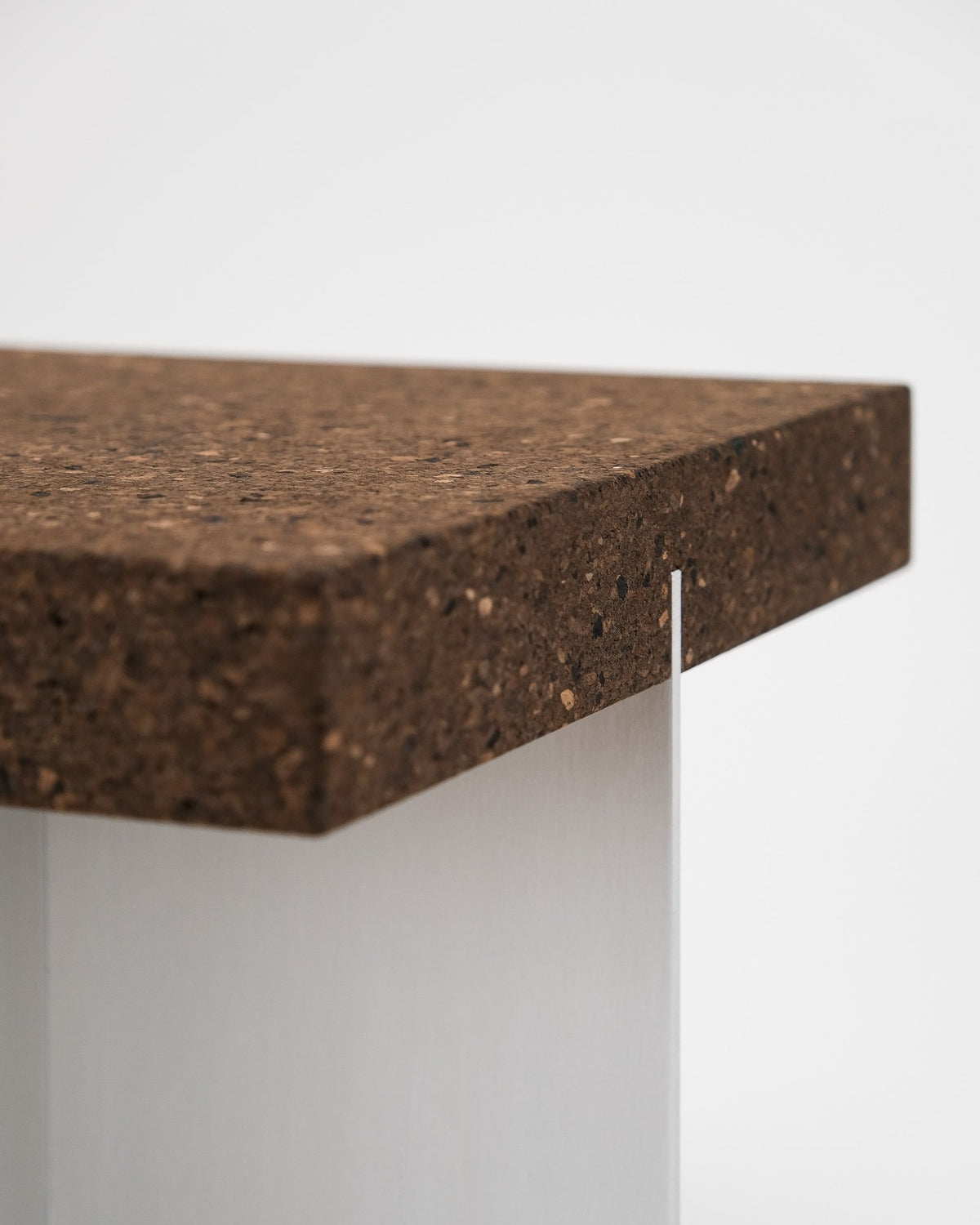 cork-x side table, detail of the edge