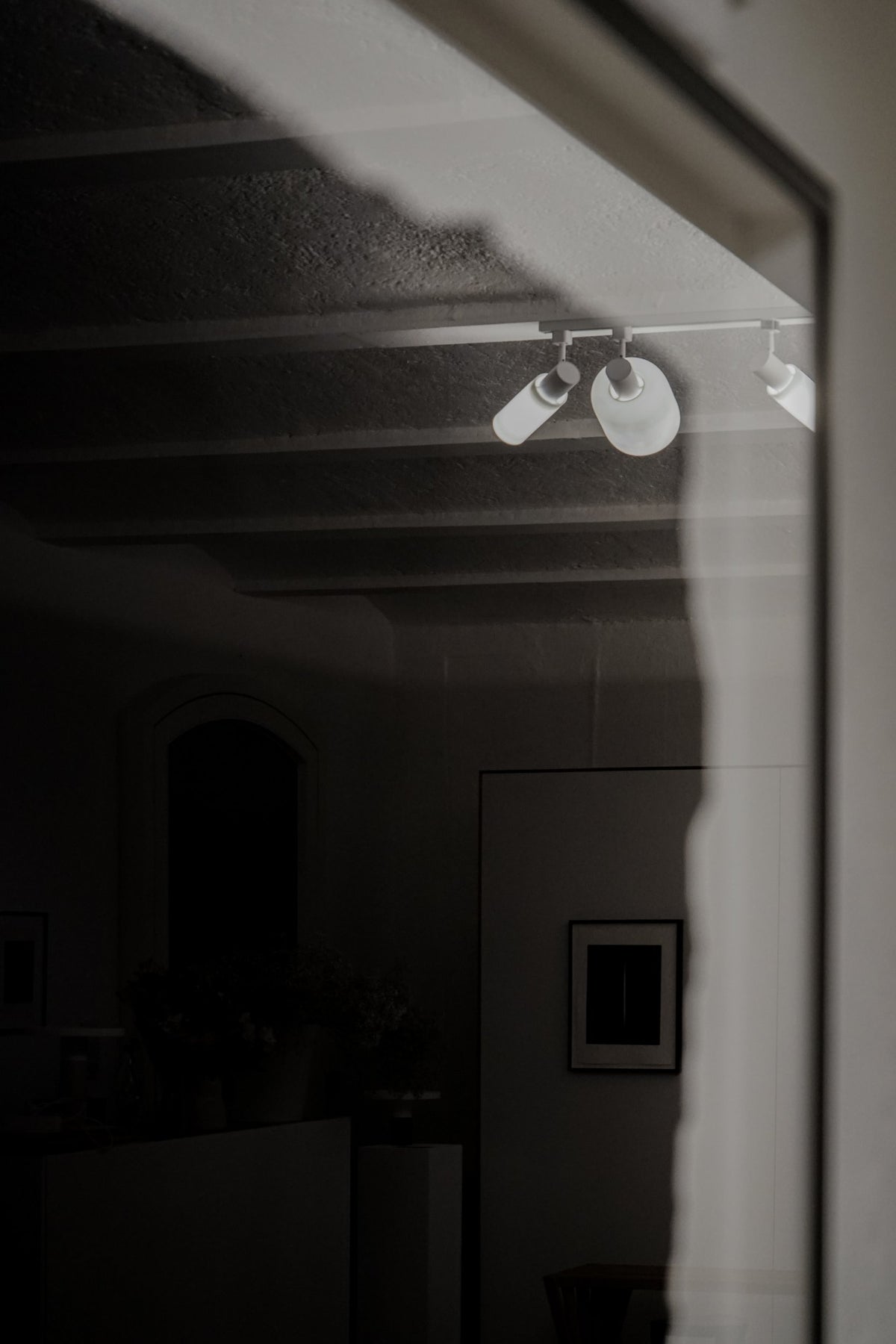 dark corridor view into the showroom, spazio Munich